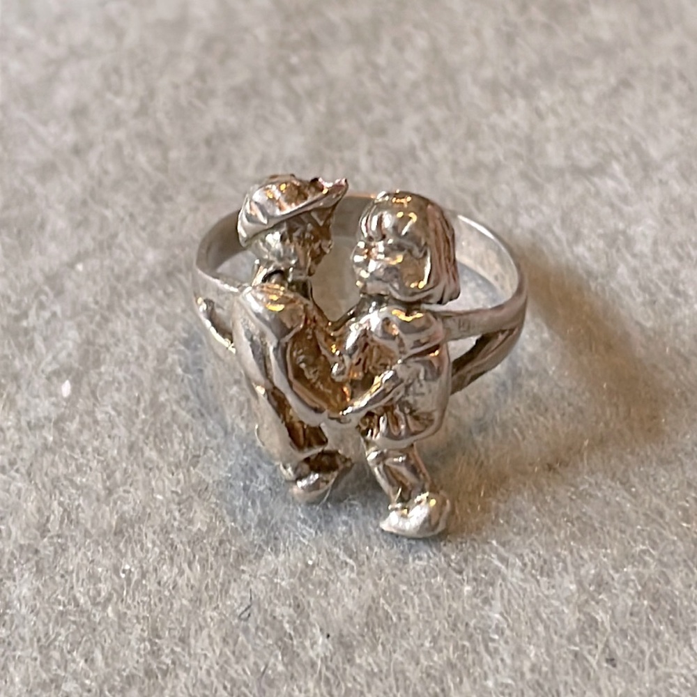 Dancing Children Sterling Ring Size 5.5